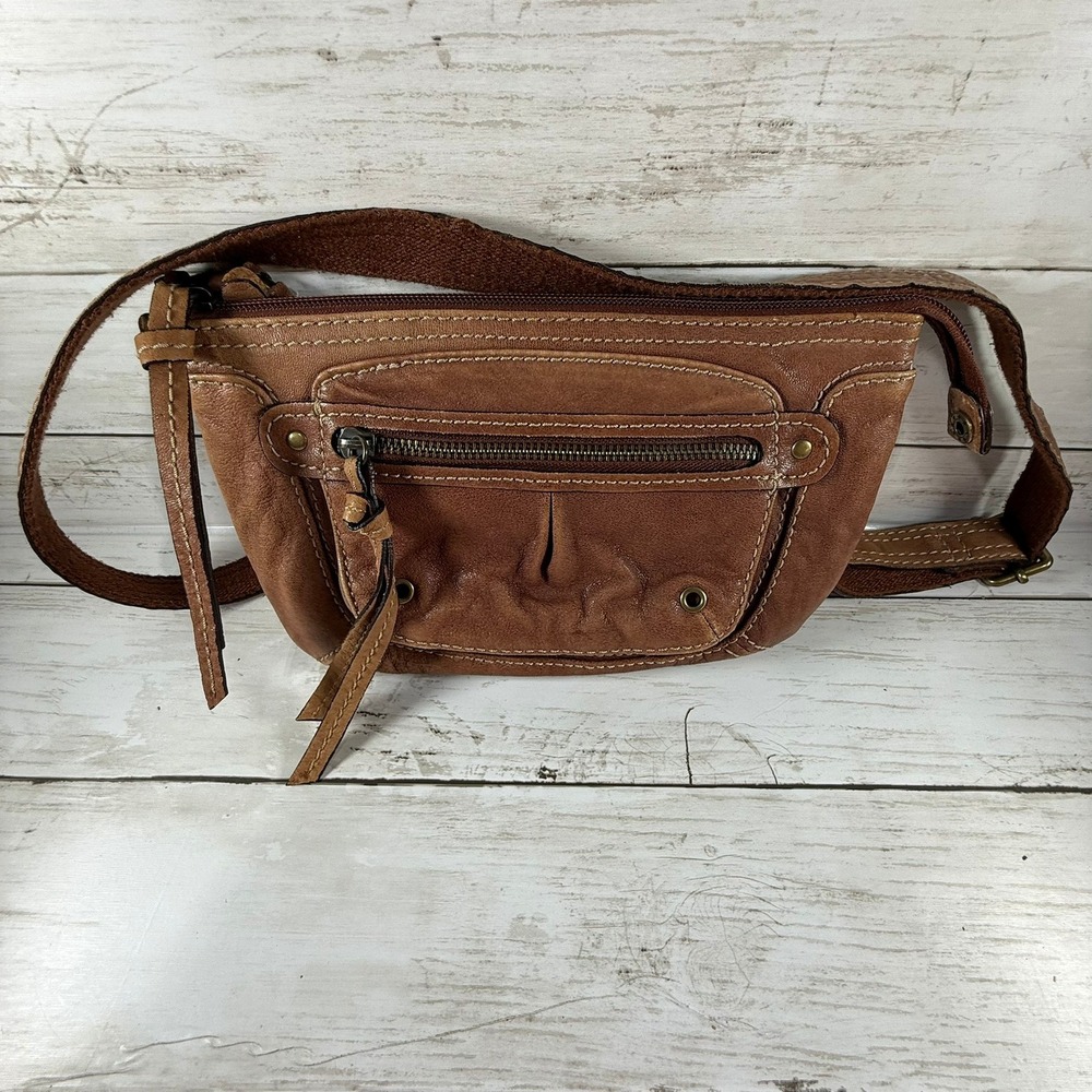 Fossil Brown Leather Crossbody Bag Small Messenger Purse with Brass Key Charm